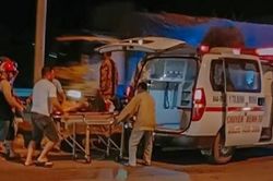 Thiếu nữ tử vong do xe máy va vào dải phân cách