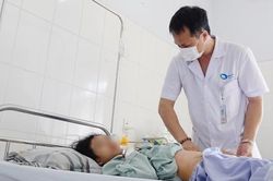 Bé gái 12 tuổi mang khối u buồng trứng to bất thường