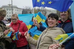 Ukraine giới nghiêm Kherson, Nga cảnh báo nóng về vũ khí