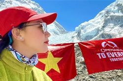Người phụ nữ Việt đầu tiên chinh phục đỉnh Everest: 'Đã mơ phải mơ thật lớn'