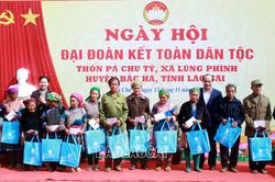 Chủ tịch Trung ương Hội Liên hiệp Phụ nữ Việt Nam Hà Thị Nga dự Ngày hội đại đoàn kết toàn dân tộc tại Bắc Hà