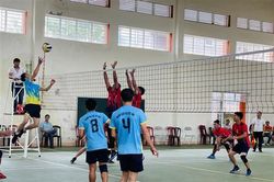 216 vận động viên tham gia giải bóng chuyền chào mừng kỷ niệm 40 năm ngày nhà giáo Việt Nam