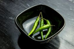 5 lợi ích bất ngờ của việc ăn ớt xanh
