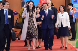 Thủ tướng Phạm Minh Chính và Thủ tướng New Zealand Jacinda Ardern gặp gỡ báo chí