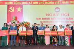 Chủ tịch Quốc hội dự Ngày hội Đại đoàn kết dân tộc ở Hà Nội