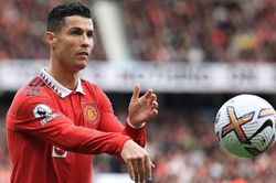 Chửi thầy, mắng bạn, chê CLB - có một Ronaldo bẩn tính và thảm hại