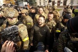 Tổng thống Ukraine tới trung tâm Kherson phát biểu cảm ơn NATO