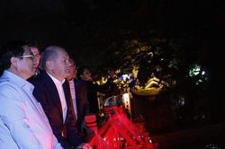 Thủ tướng Phạm Minh Chính và Thủ tướng CHLB Đức Olaf Scholz thăm phố cổ Hà Nội