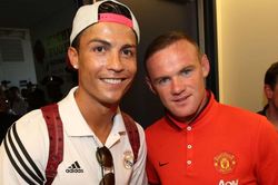 Ronaldo: 'Rooney, Neville không phải bạn tôi'