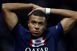 Mbappe bị PSG nợ lương