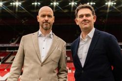HLV Ten Hag và các sếp MU họp khẩn đưa ra 'đòn trừng phạt' với Ronaldo