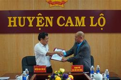Đoàn công tác thành phố Cal-Nev-Ari làm việc với huyện Cam Lộ và huyện đảo Cồn Cỏ