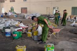 Cơ sở tái chế phế liệu chứa 100 tấn chất thải rắn nguy hại
