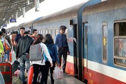Tết Quý Mão 2023: đường sắt chạy 22 đôi tàu, bán vé từ 25/10