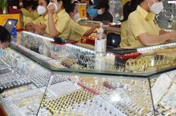 Giá vàng hôm nay 15/11: Đột ngột tăng mạnh