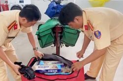 Giả làm shiper và người bán rau để vận chuyển trên 2.000 bao thuốc lá lậu