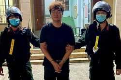 Tống tiền bạn gái bằng ảnh 'nóng'