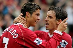 Neville: 'Ronaldo giống cừu lạc ở MU'