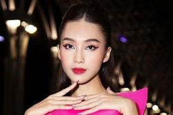 Sao Việt: Khả Ngân rạng rỡ như một đóa hồng, Á hậu Phương Nga đăng ảnh mừng tuổi mới
