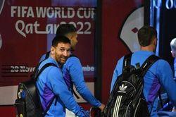 Messi rạng rỡ đặt chân đến Qatar, sẵn sàng chinh phục World Cup 2022