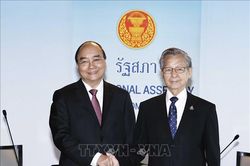 Chủ tịch nước Nguyễn Xuân Phúc gặp Chủ tịch Quốc hội Thái Lan Chuan Leekpai