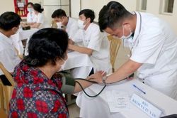 Y tế - Sức khỏe Y tế - Sức khỏe Cập nhật kiến thức bệnh gan mạn cho 100 bệnh nhân và người dân