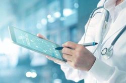 Chuyển đổi số y tế gắn liền với lợi ích thiết thực của y bác sĩ và người dân