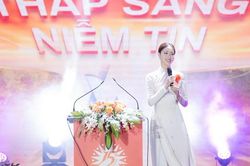 Hoa hậu Lương Thùy Linh dịu dàng trong tà áo dài, chính thức là giảng viên Đại học