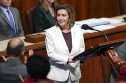 Bà Pelosi từ chức lãnh đạo Hạ viện Mỹ