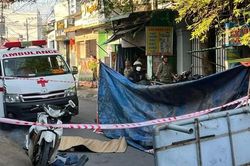 Nam thanh niên đang chạy xe máy thì ngã gục, trên người có nhiều vết đâm