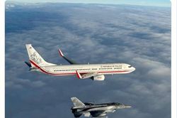 Đội bóng đá Ba Lan được tiêm kích F-16 hộ tống đến World Cup