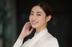 Lương Thùy Linh xuất hiện tinh khôi trong tà áo dài trắng nhận quyết định làm giảng viên trợ giảng