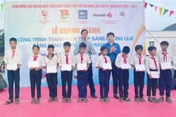 Khánh thành công trình thanh niên, tặng nhà và học bổng tại xã Cam Thịnh Tây