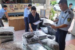 Quảng Bình: Thu giữ số lượng lớn áo quần trẻ em giả mạo nhãn hiệu và không rõ nguồn gốc, xuất xứ