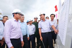 Lần đầu thị sát, Bộ trưởng GTVT loại nhà thầu chậm tiến độ ở công trường