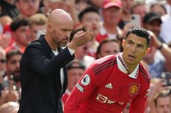 Ten Hag bị tố gài bẫy Ronaldo