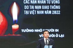 Tưởng nhớ nạn nhân tử vong vì tai nạn giao thông