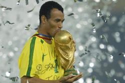 Các huyền thoại đồng loạt lên tiếng bênh vực cho HLV Brazil