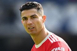 MU tiến hành kiện, từ chối trả lương cho Ronaldo