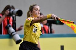 Trọng tài nữ lần đầu tiên làm nhiệm vụ tại kỳ World Cup bóng đá nam