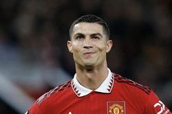 Man Utd chuẩn bị kiện Ronaldo; Marco Reus tới Việt Nam
