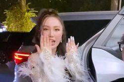 Bảo Thy bất ngờ gỡ hết móng tay để làm điều này với fan