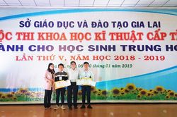 Thầy Nguyễn Văn Thành miệt mài 'thắp lửa' đam mê cho học trò