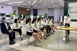 Vietcombank Ninh Bình: Học tập và làm theo Bác để phục vụ khách hàng tốt hơn