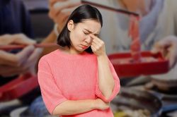 Vừa li dị một tuần, chồng đã đi xem mắt để kiếm con trai ở Trung Quốc