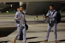 Neymar và đồng đội bảnh bao đổ bộ Doha, sẵn sàng chiến World Cup