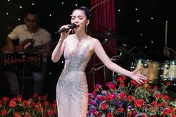 Được khán giả yêu cầu, Lệ Quyên khiến ai cũng xuýt xoa khi ngẫu hứng hát chầu văn trên sân khấu