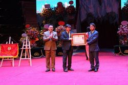 Chủ tịch nước tặng Huân chương Lao động hạng Nhì cho trường Trung cấp Nghệ thuật Xiếc và Tạp kỹ Việt Nam