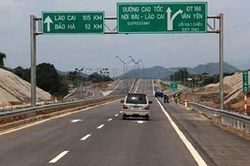 VEC 'phớt' lời nhắc của Bộ GTVT về hư hỏng trên cao tốc Nội Bài - Lào Cai