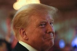 Ông Trump 'không quan tâm' việc dùng Twitter sau khi tài khoản được mở lại